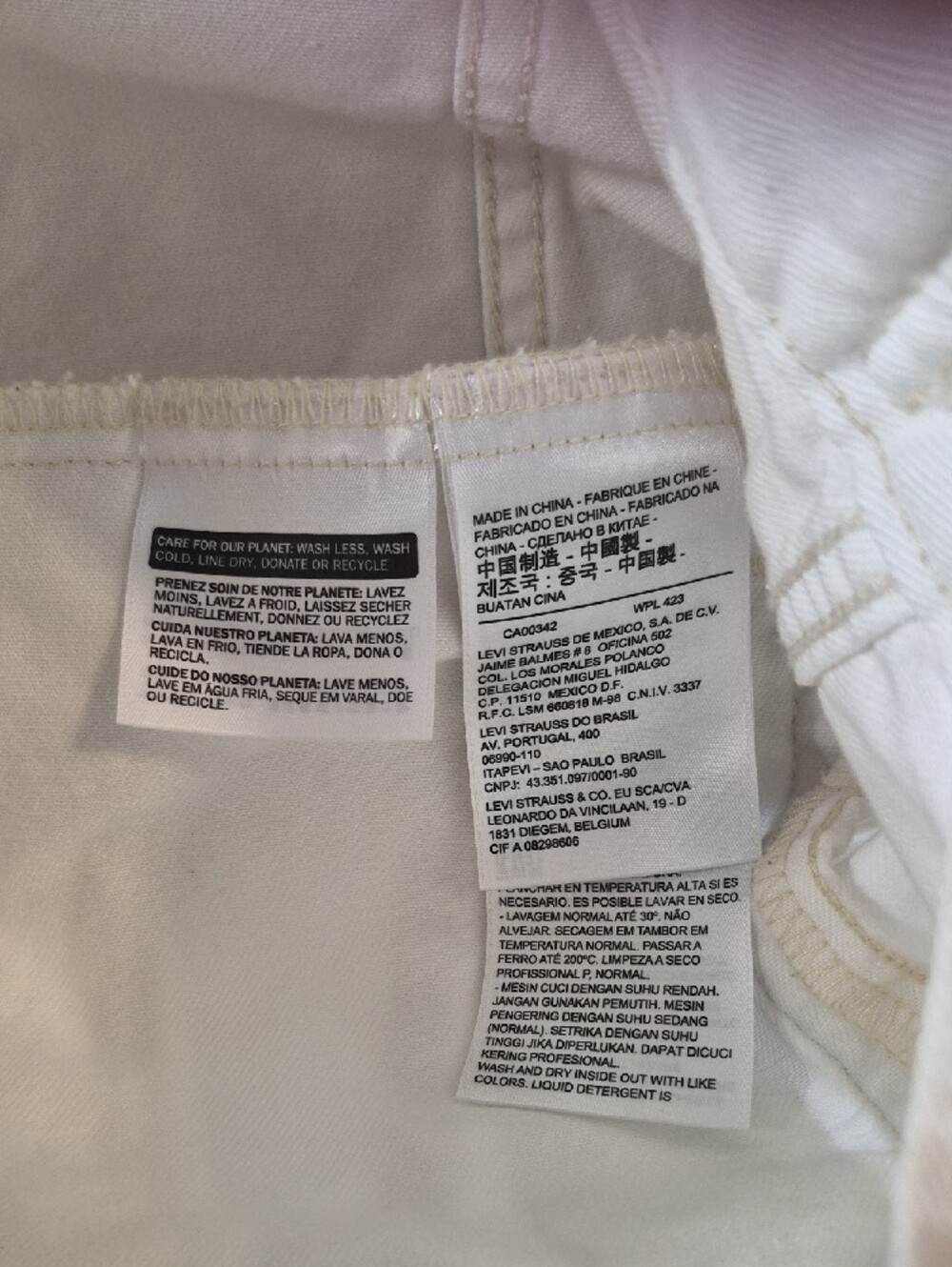 Levi's White Men's Denim Jacket with Button Front - Picture 3 of 7